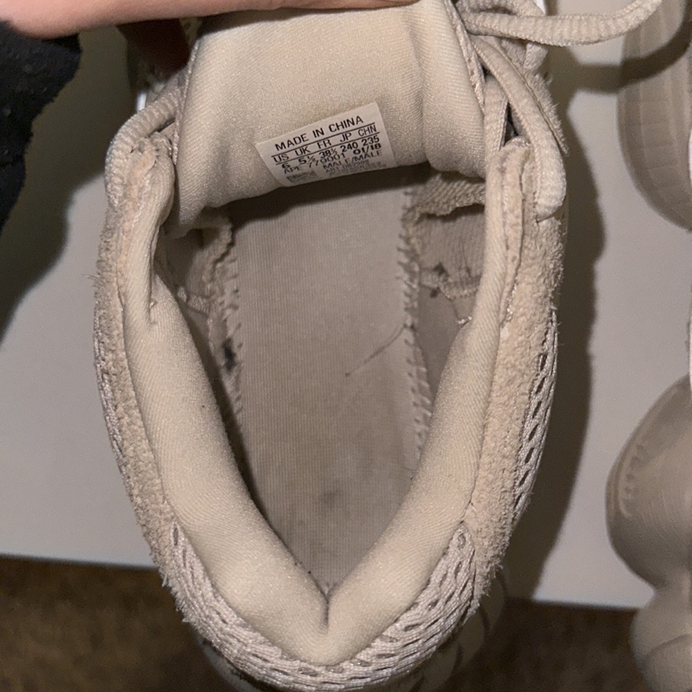 Yeezy 500 Blush - Picture 9 of 10